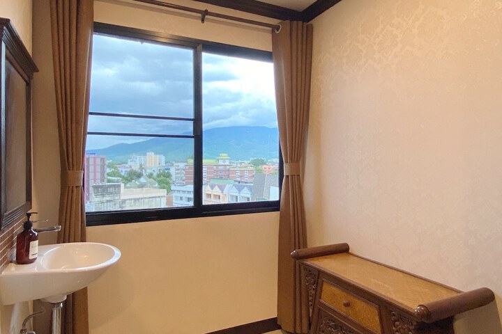 Room 8 of 19