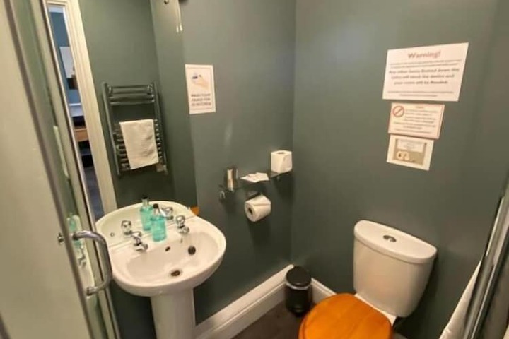 Room 52 of 60