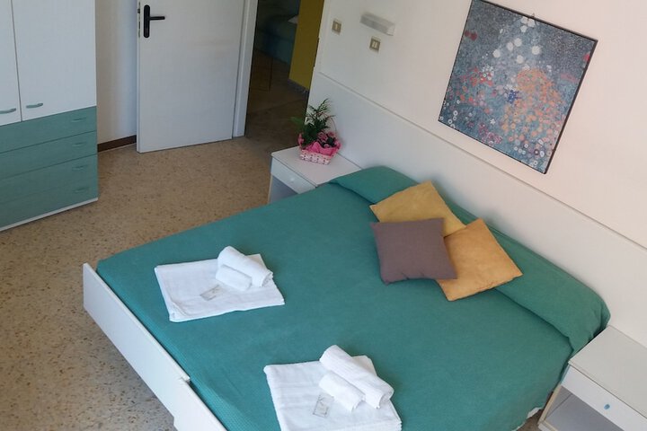 Room 2 of 17