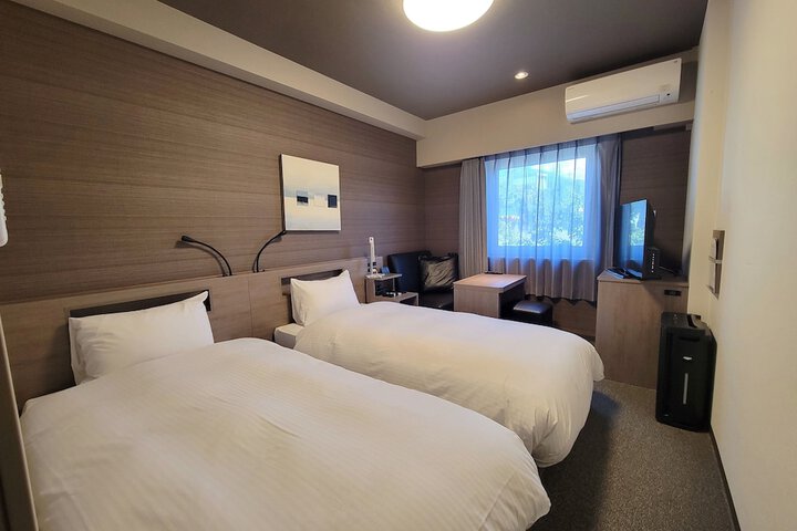 Room 6 of 26