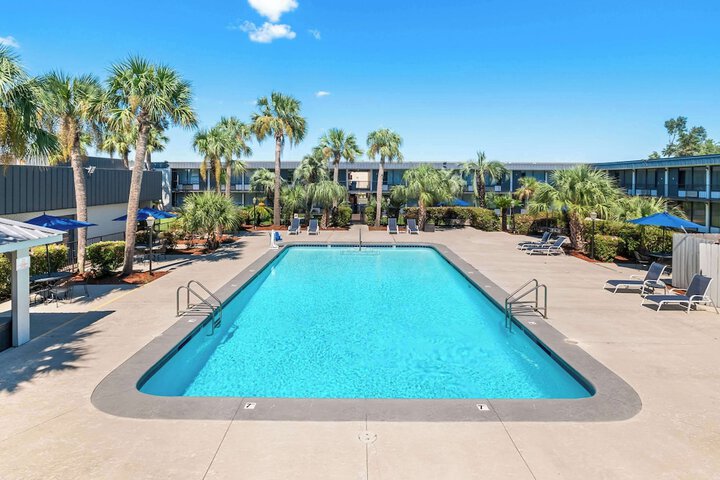 Pools & Facilities