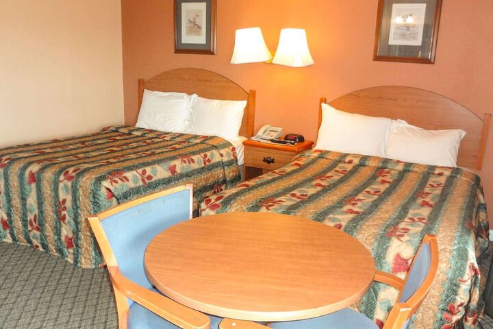 2 Double Beds (4 of 9)