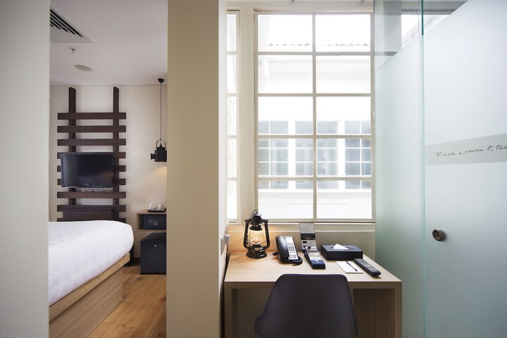 Room 37 of 51