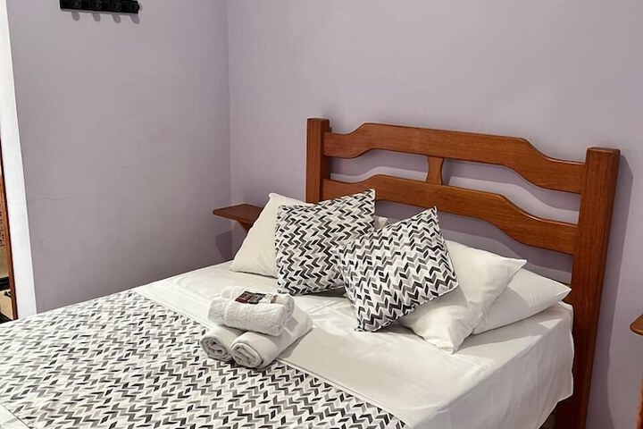 Room 2 of 10