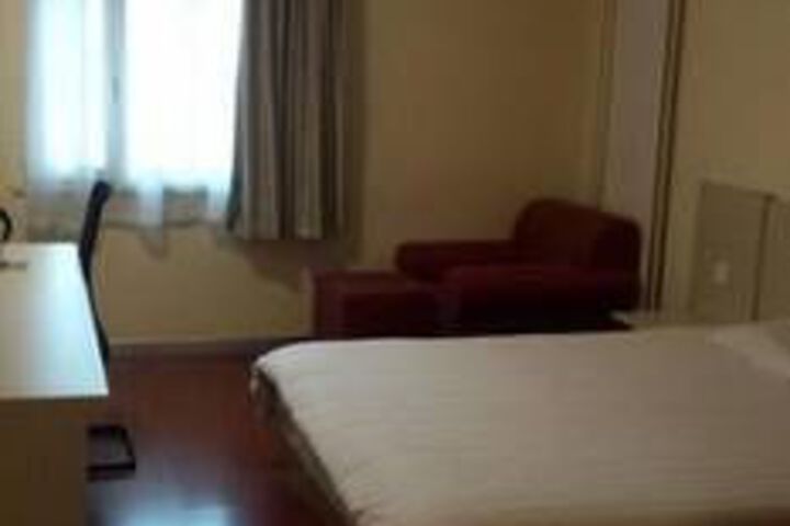 Room 17 of 27
