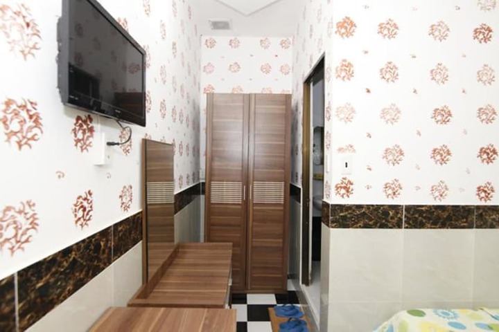 Room 25 of 51