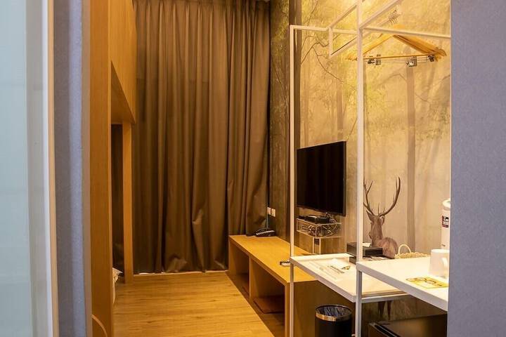 Room 16 of 29