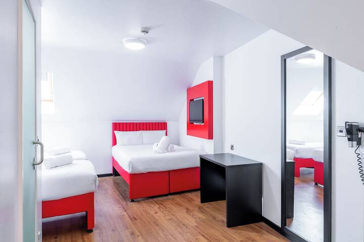 Room 38 of 100