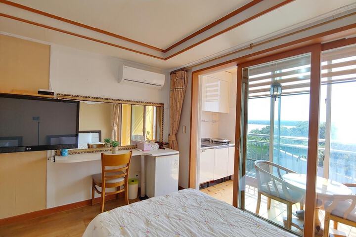 Room 17 of 46