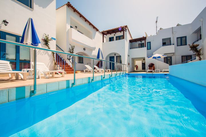 Hotel Pool