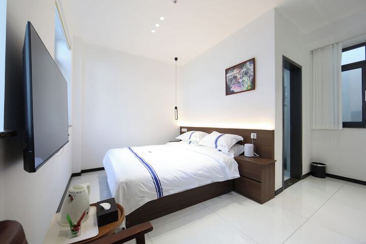 Room 8 of 75