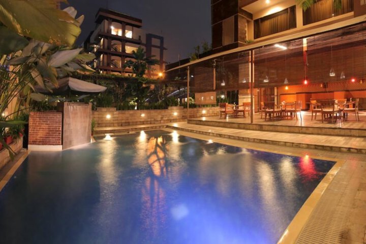 Hotel with Pool