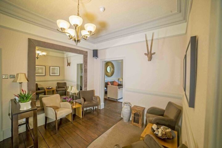 Lounge 69 of 75