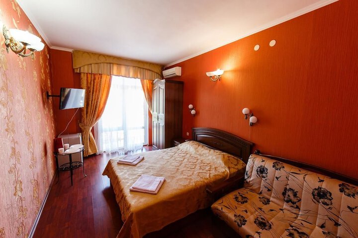 Room 4 of 24