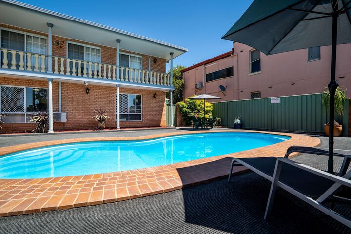Pool 7 of 10