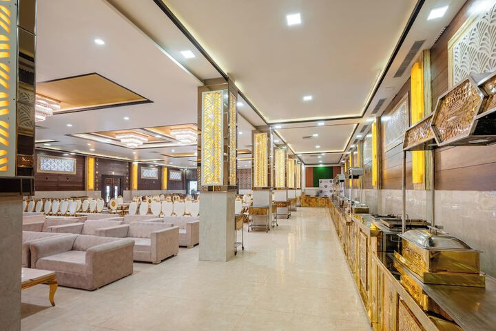 Ballroom/Hall 108 of 123