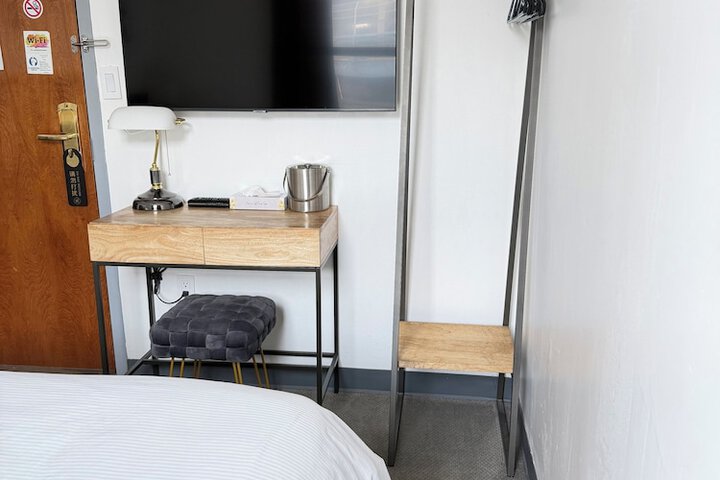 Room 50 of 82