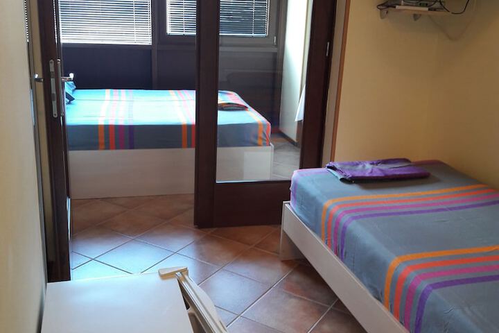 Room 4 of 78