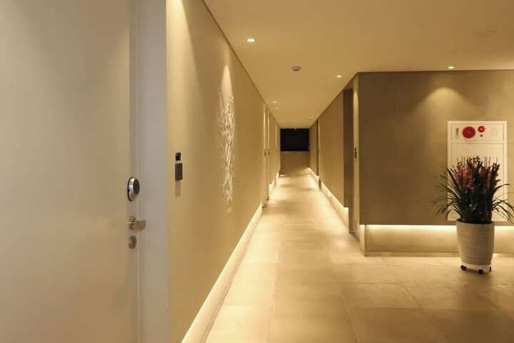 Ballroom/Hall 31 of 34