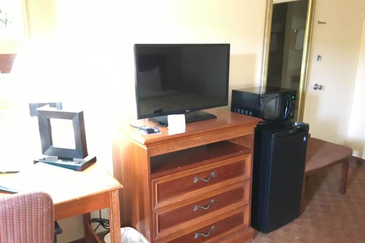 1 King Bed (4 of 15)