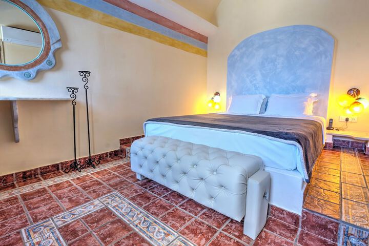 Room 10 of 68