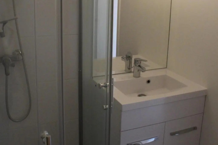 Room 7 of 9
