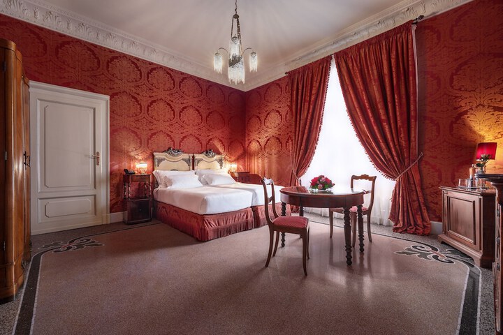 Room 32 of 181