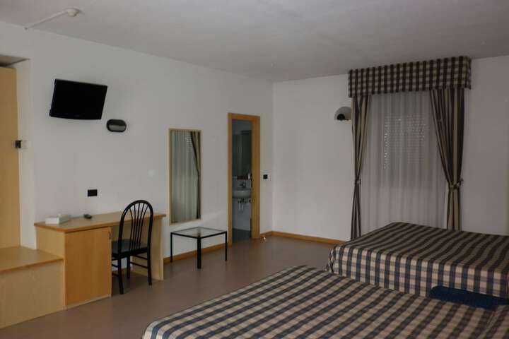 Room 3 of 26