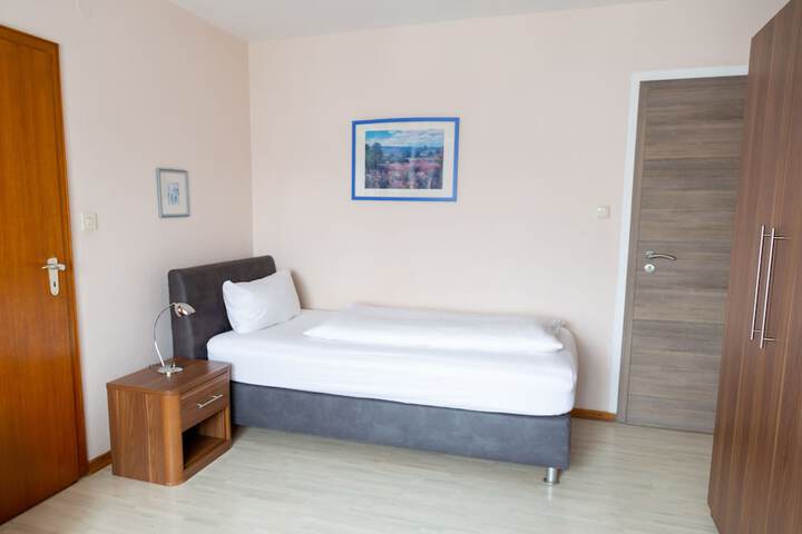 Room 6 of 19