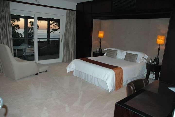 Room 9 of 26