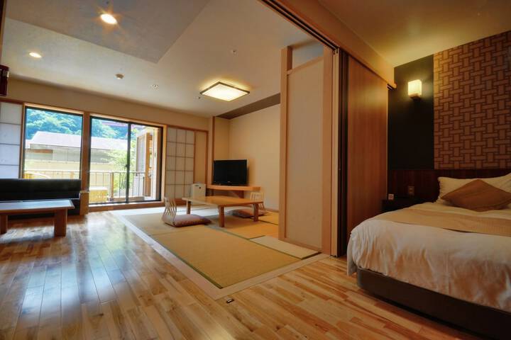 Room 18 of 105