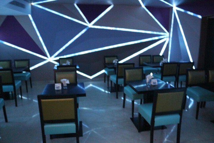 Lounge 62 of 83