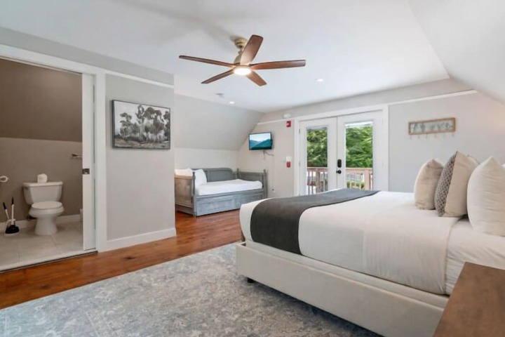 Room 210 of 431