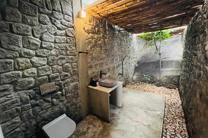 Room 5 of 11