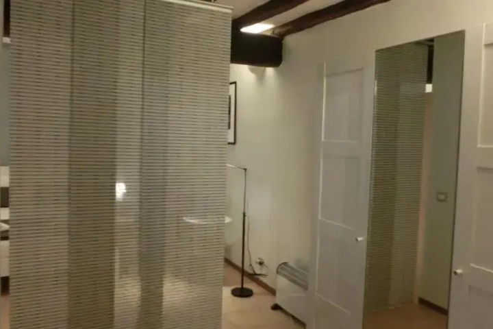 Room 8 of 10