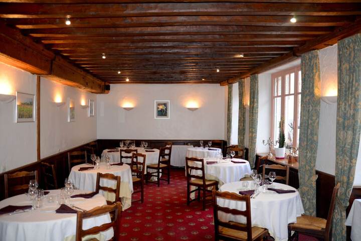 Dining 10 of 31