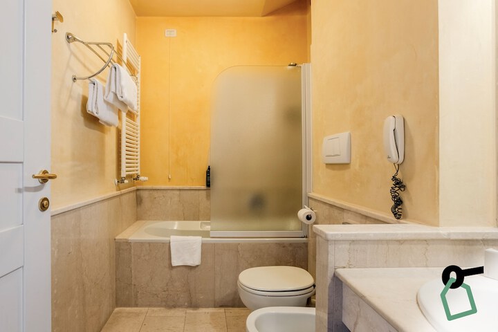Room 17 of 27