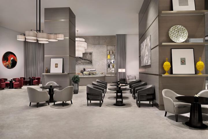 Lounge 118 of 153