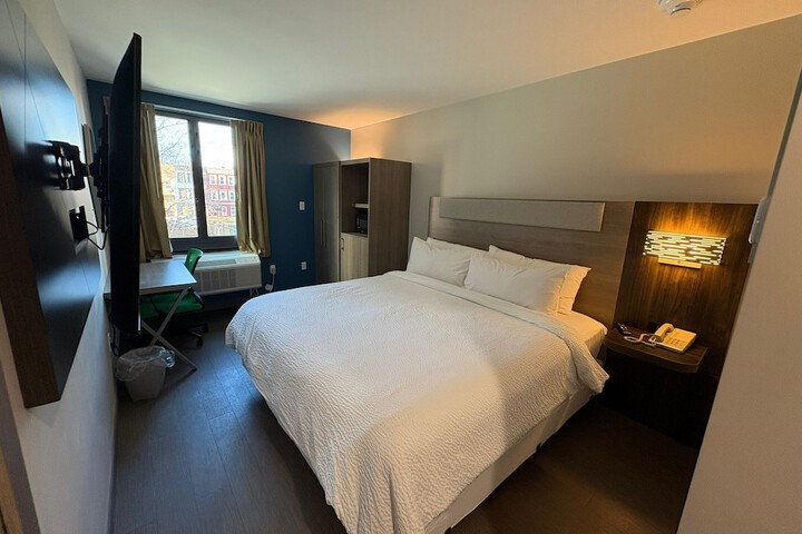 Standard King Bed Accessible (11 of 12)