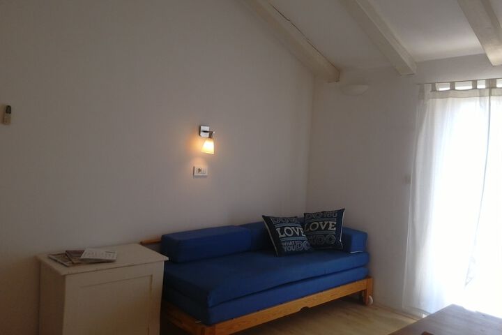 Room 27 of 91