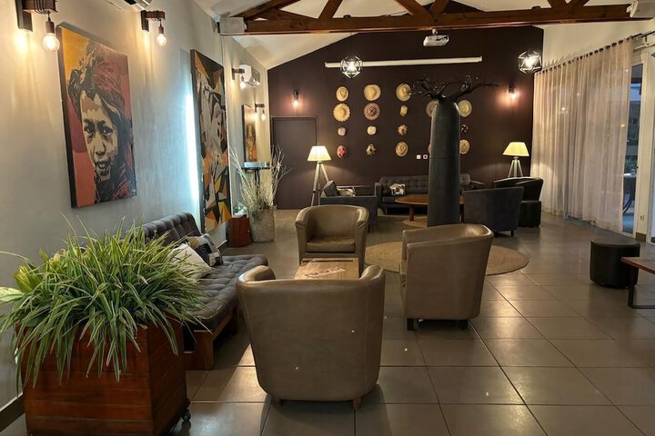 Lounge 69 of 84