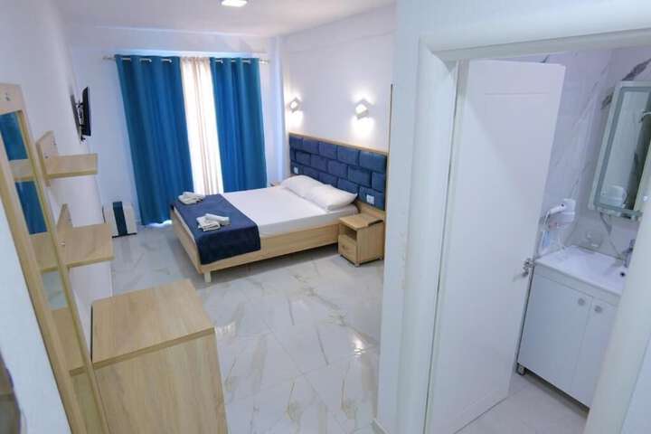 Room 16 of 50