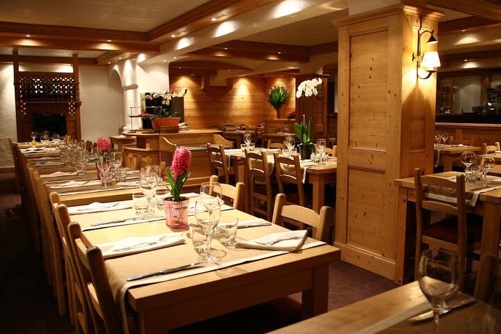 Dining 54 of 86