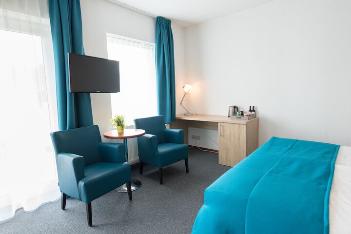 Room 2 of 43