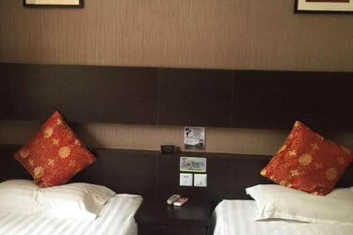 Room 3 of 12