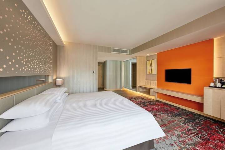 Room 12 of 33