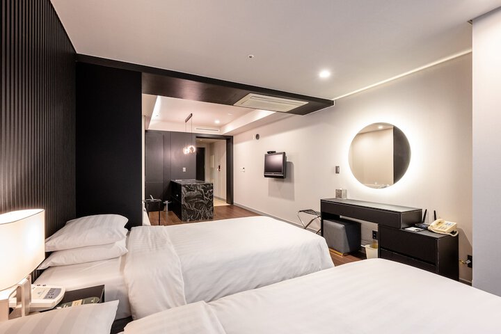 Room 14 of 82