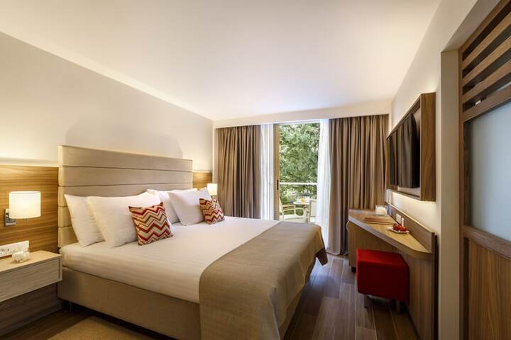 Room 42 of 94