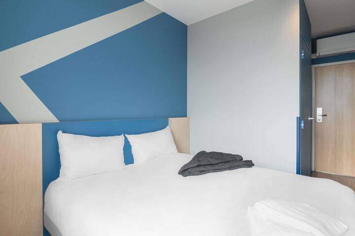Room 6 of 37