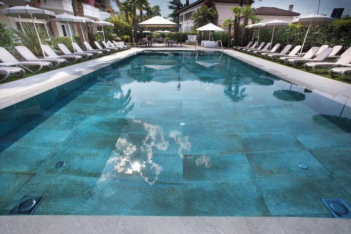 Pool 40 of 82